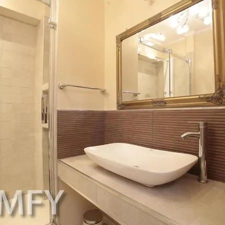 Live 布加勒斯特